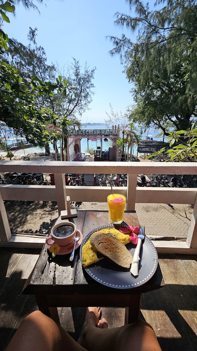 Hellocapitano Lifestyle Cafe - Photo 2