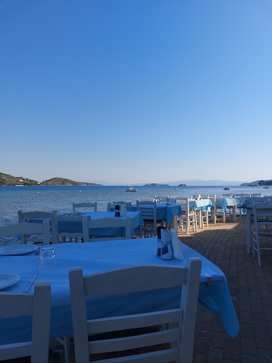 Mylos Tavern - Photo 3