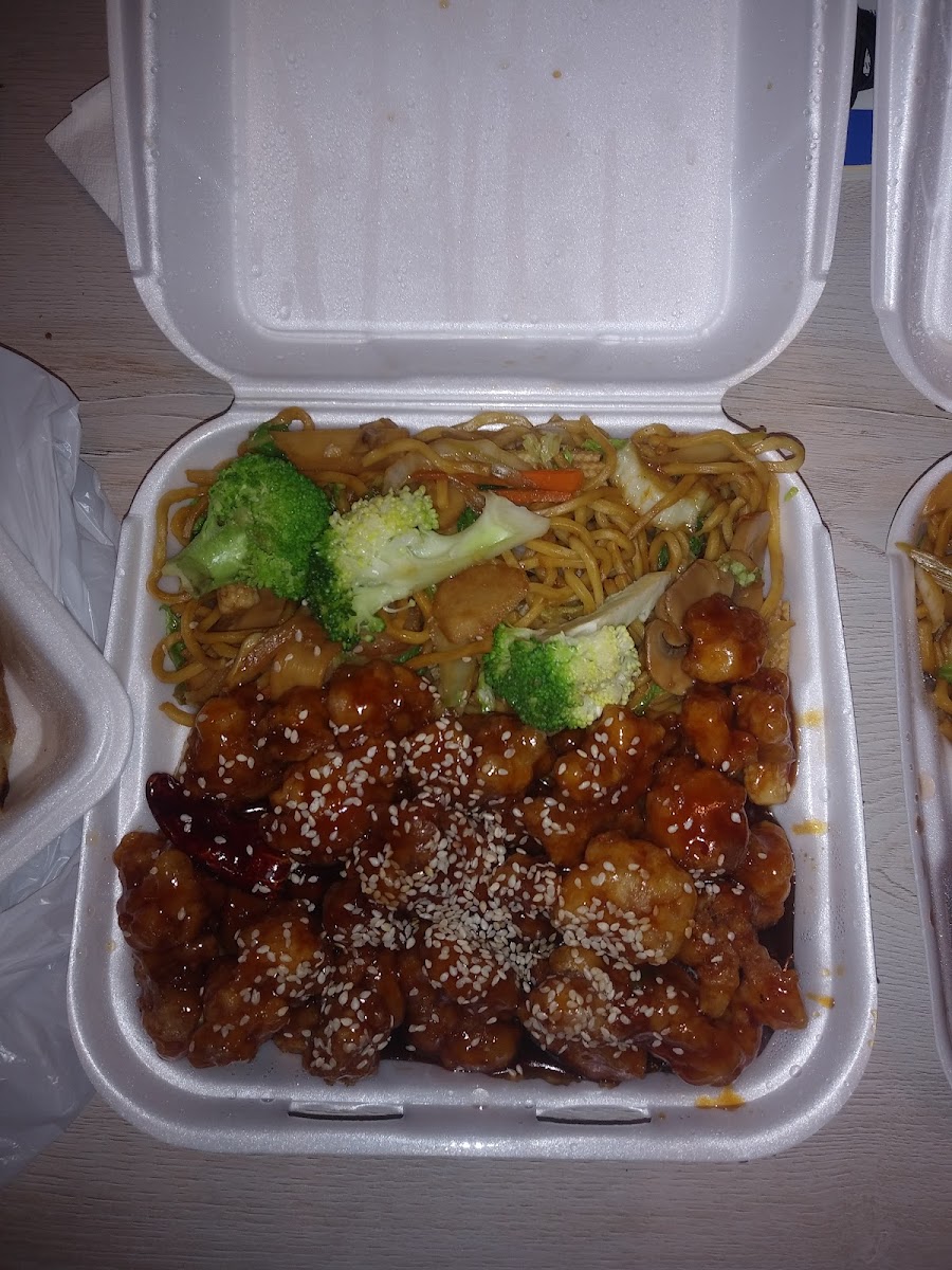 Kim's Kitchen Chinese Takeout - Photo 6
