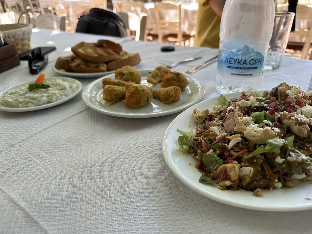 Georgia's Traditional Taverna - Photo 8