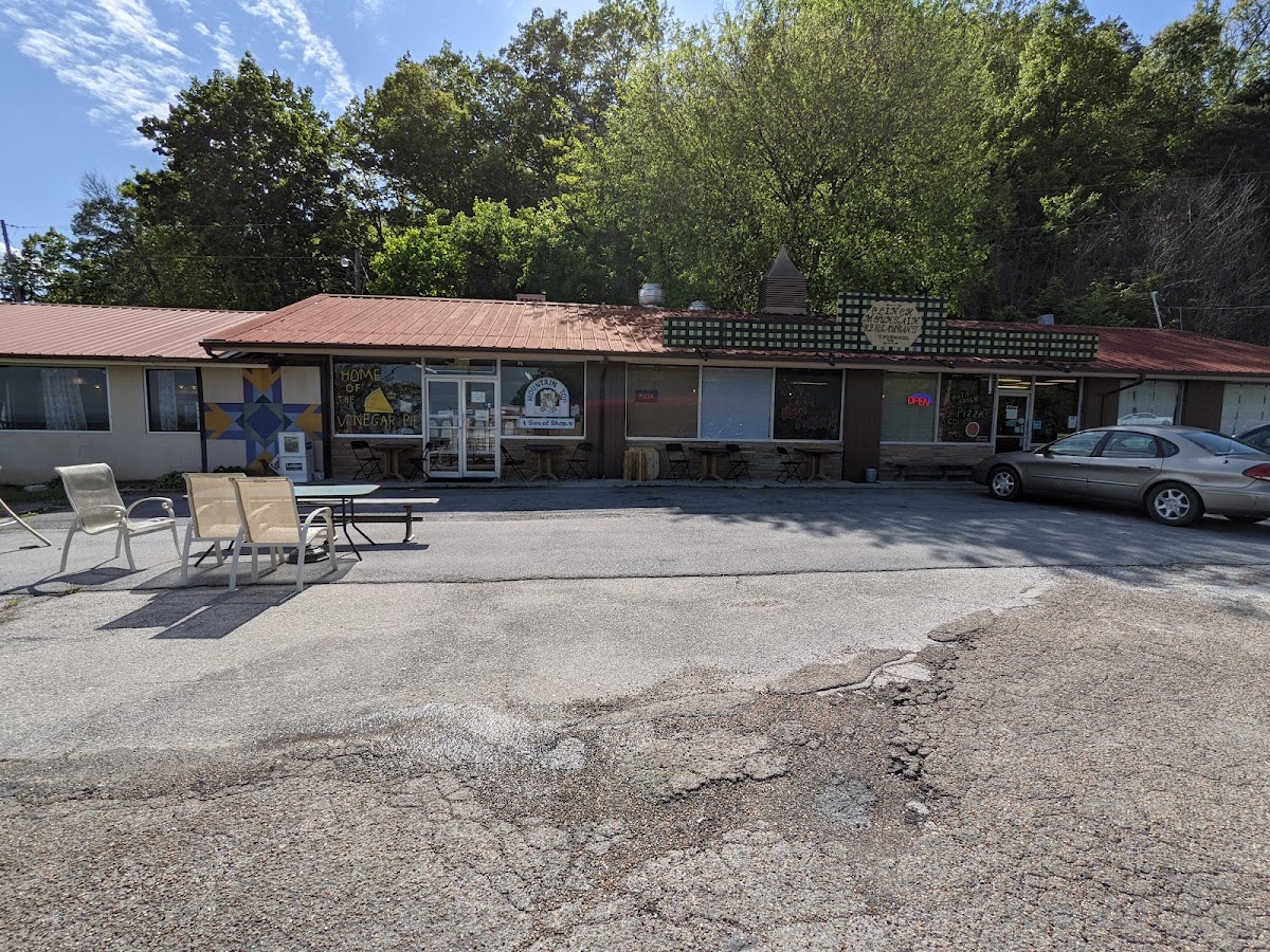 Clinch Mountain Bakery & Restaurant - Photo 8