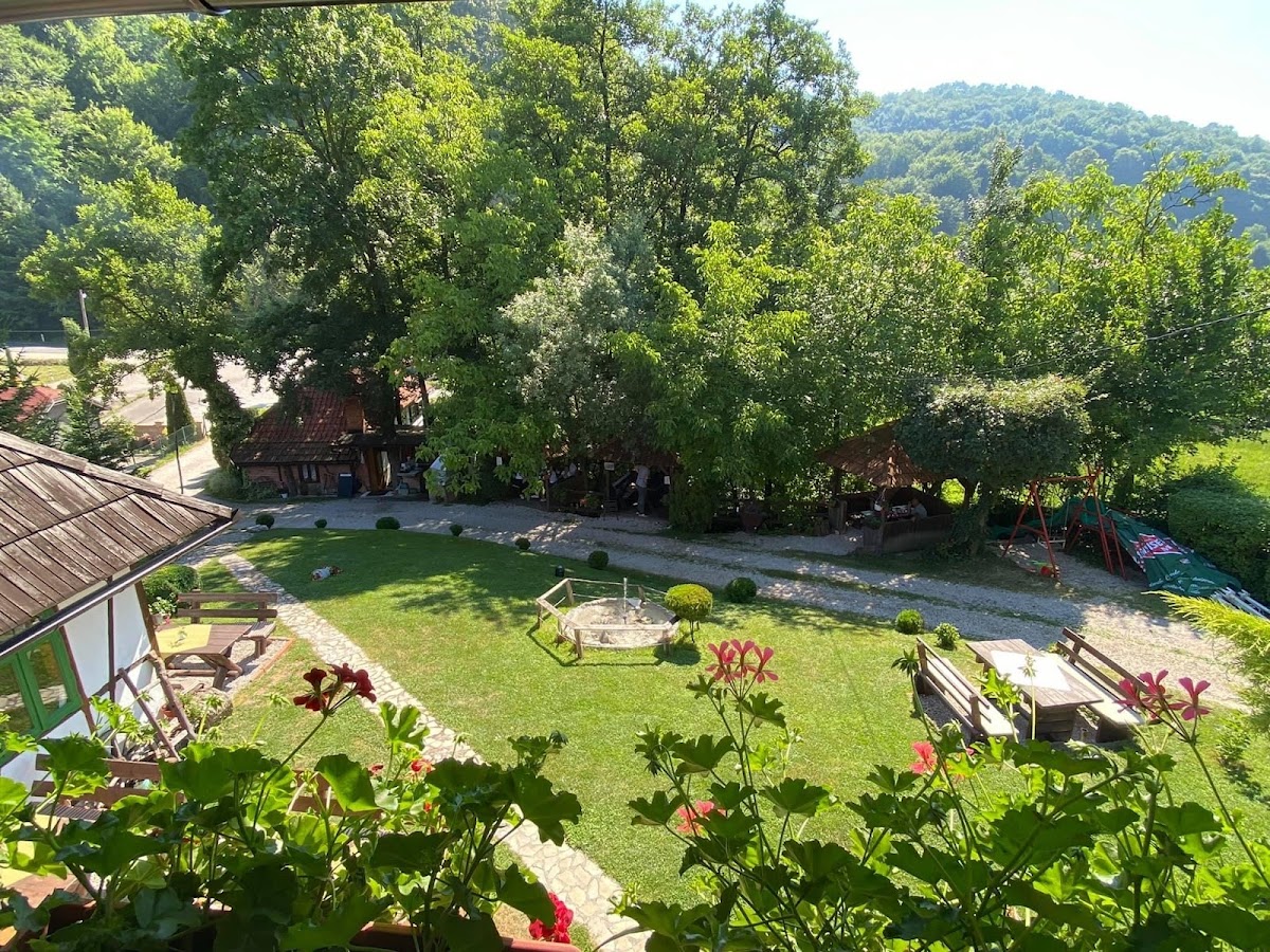 Restoran Ribnjak Bosanska Kuca - Photo 7