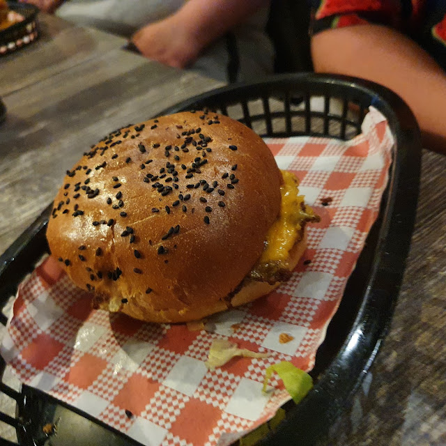 Boston Cheeseburger Single