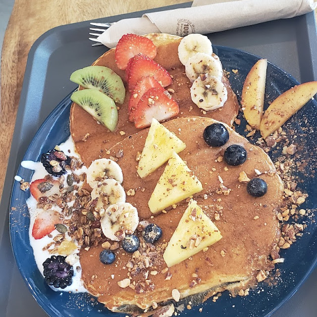 Panquecas Com Frutas Variadas
