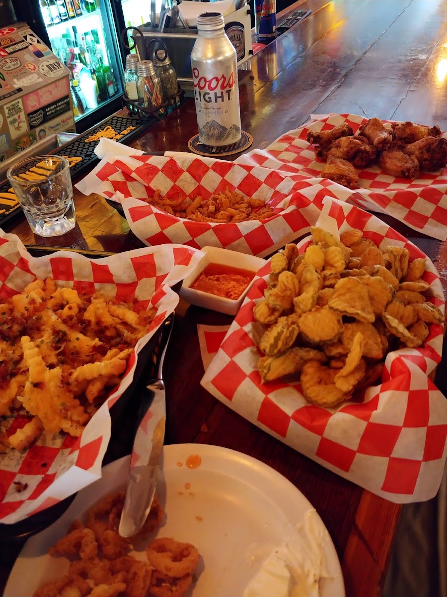 Dalton's Sports Bar & Grill - Photo 1