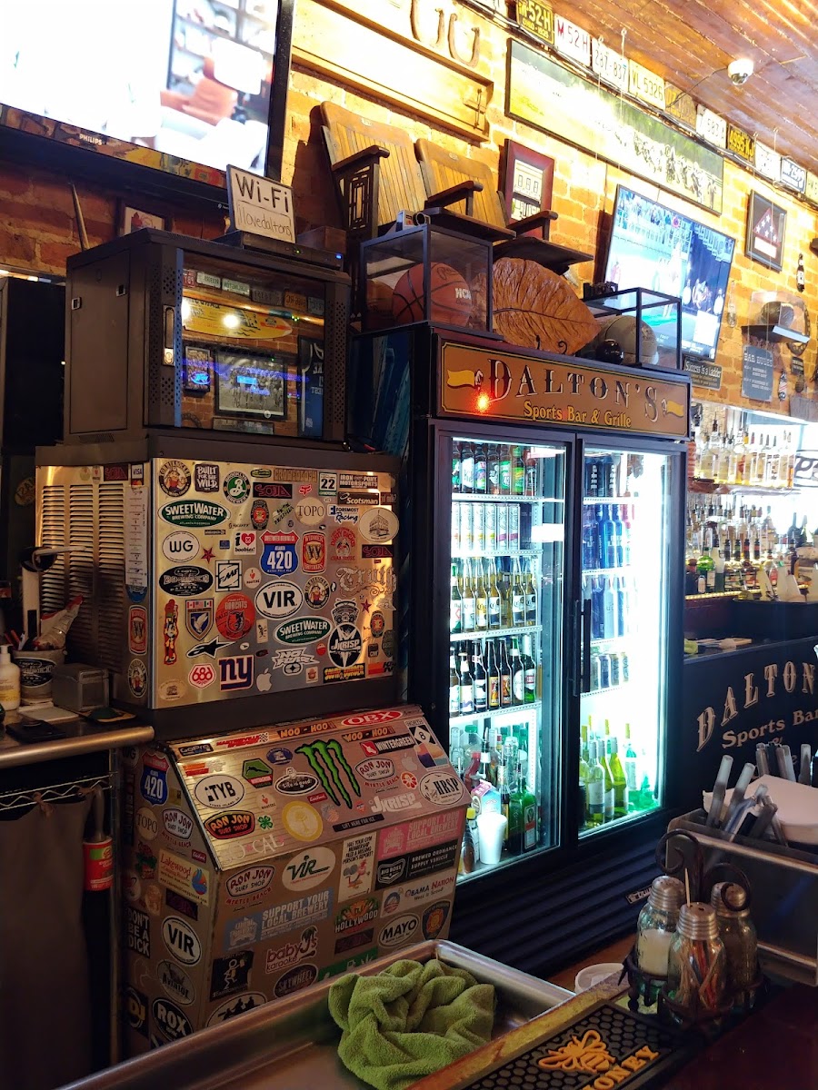 Dalton's Sports Bar & Grill - Photo 4