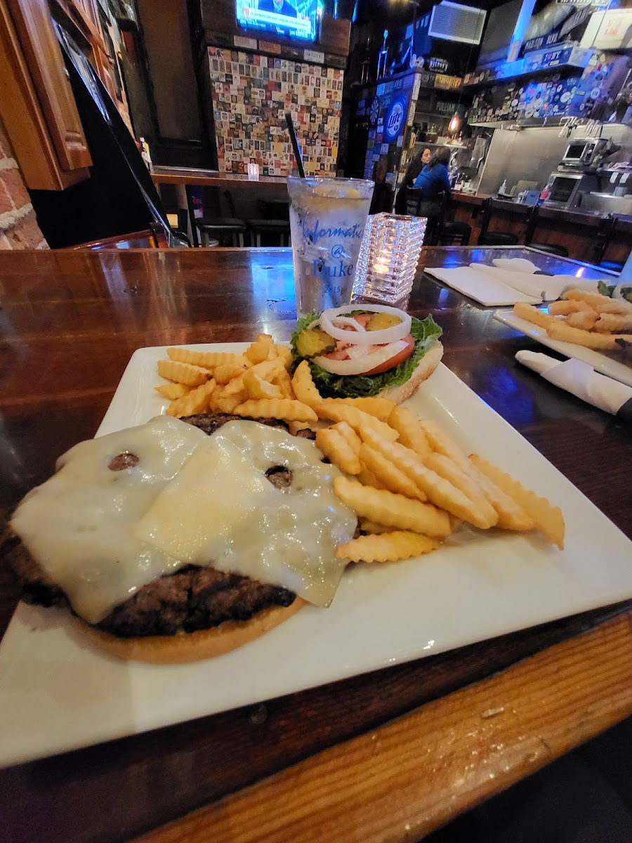 Dalton's Sports Bar & Grill - Photo 5