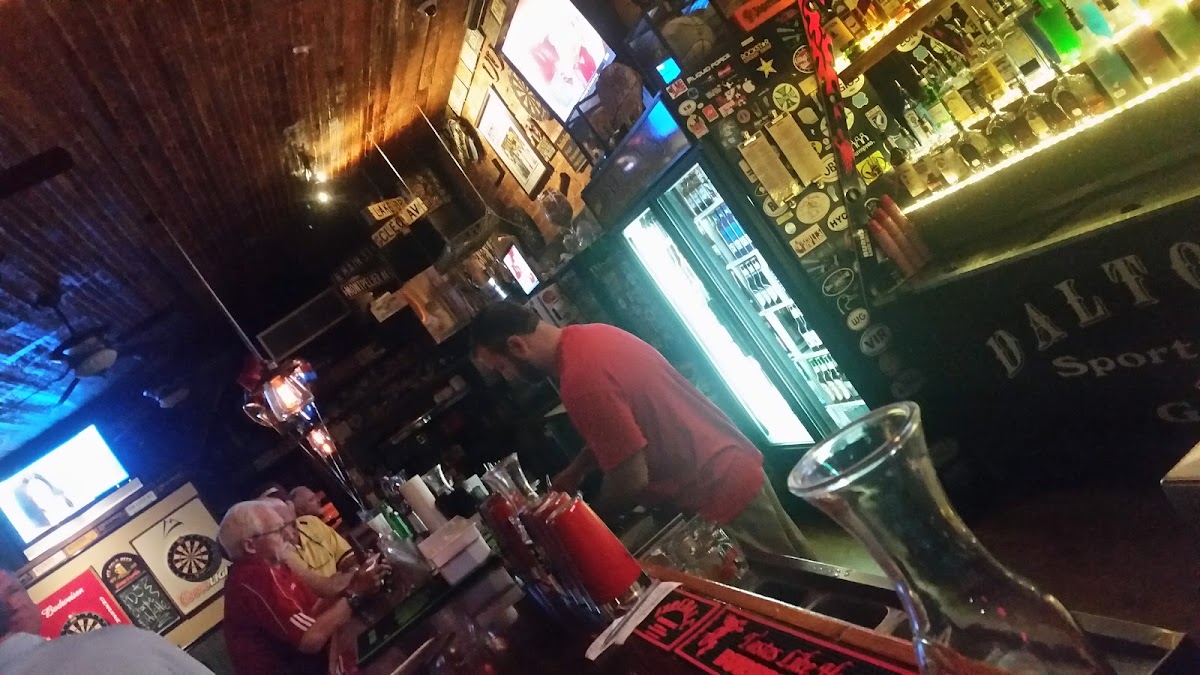 Dalton's Sports Bar & Grill - Photo 7