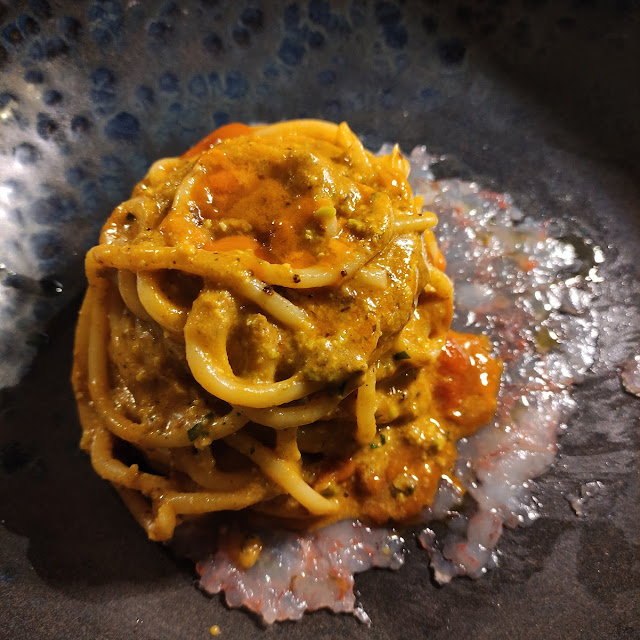 Spaghettoni Con Ricci Di Mare E Battuta Di Gamberetti Crudi