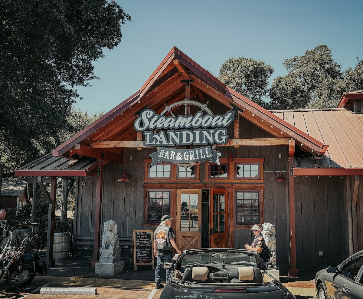 Steamboat Landing Bar & Grill - Photo 3