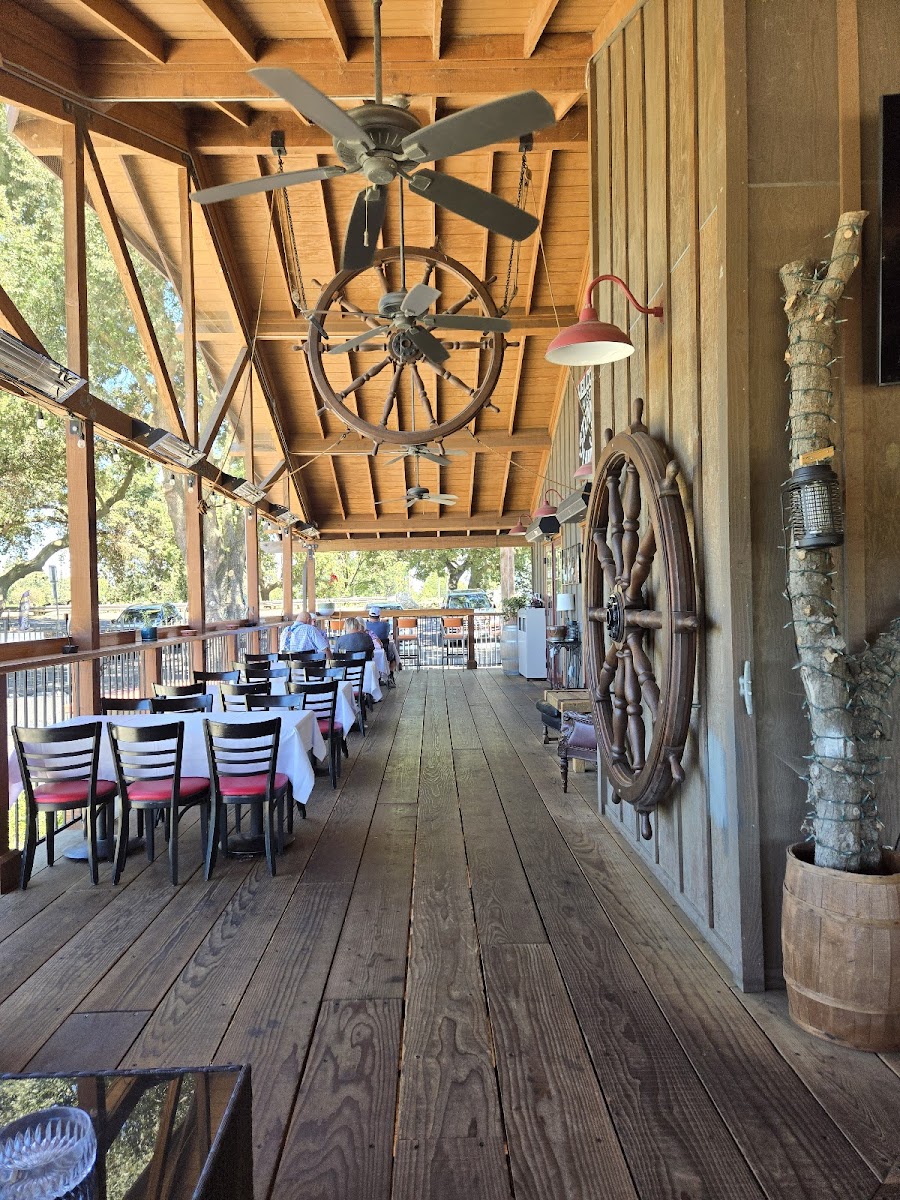 Steamboat Landing Bar & Grill - Photo 5