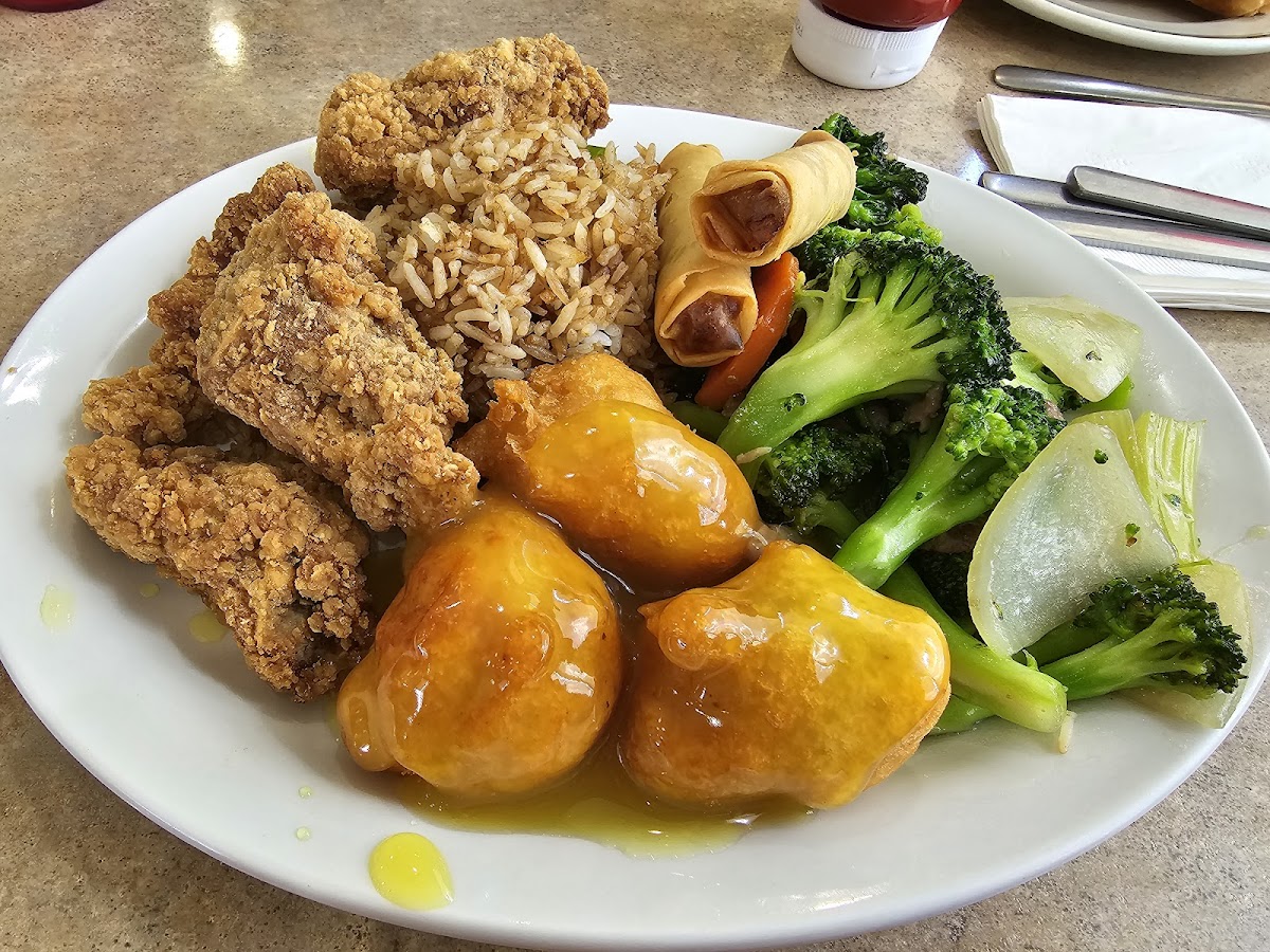 Sing & Kim Family Restaurant - Photo 1