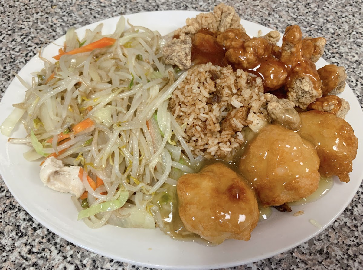 Sing & Kim Family Restaurant - Photo 4