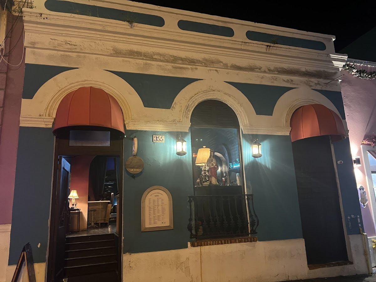 La Ó Restaurant