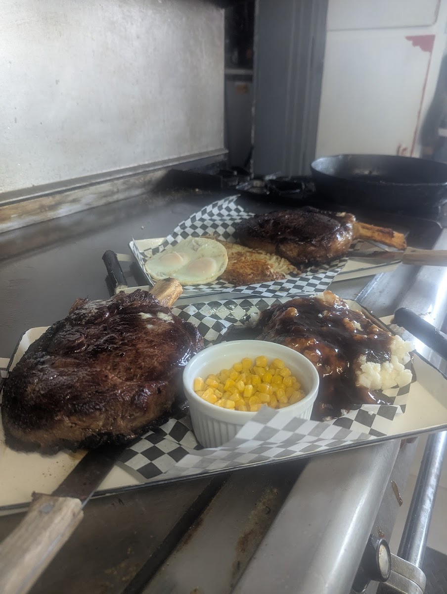 Silver Lake Cafe & Bar - Photo 1