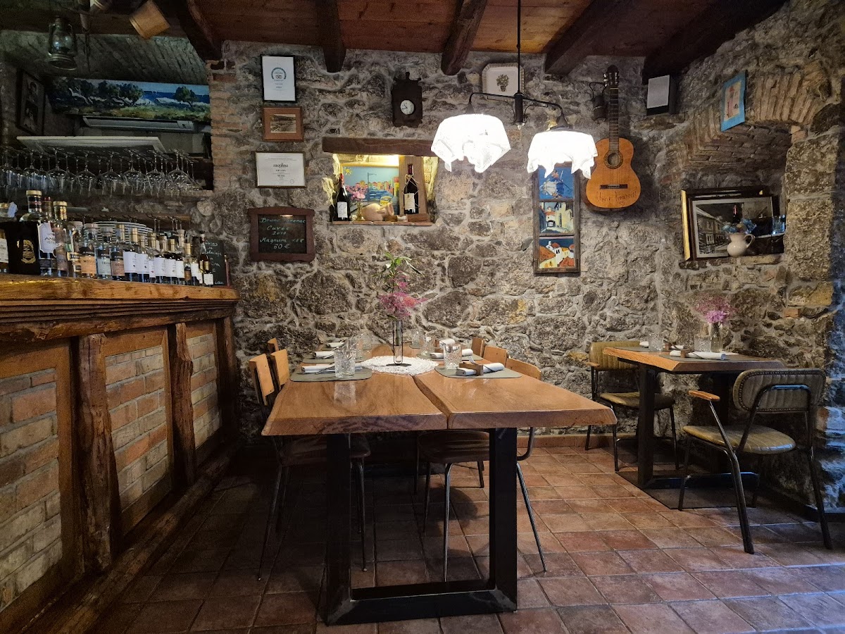 Valle Losca Tavern