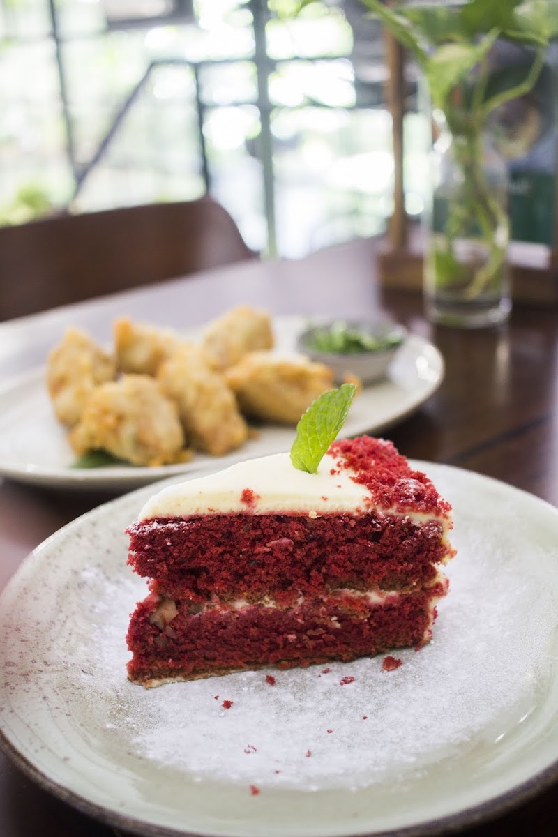 Loh Coffee & Eatery - Photo 9