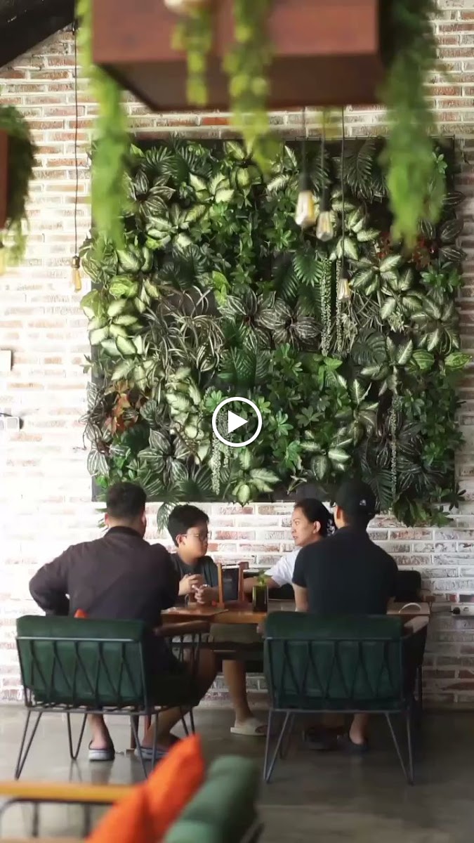 Loh Coffee & Eatery - Photo 1