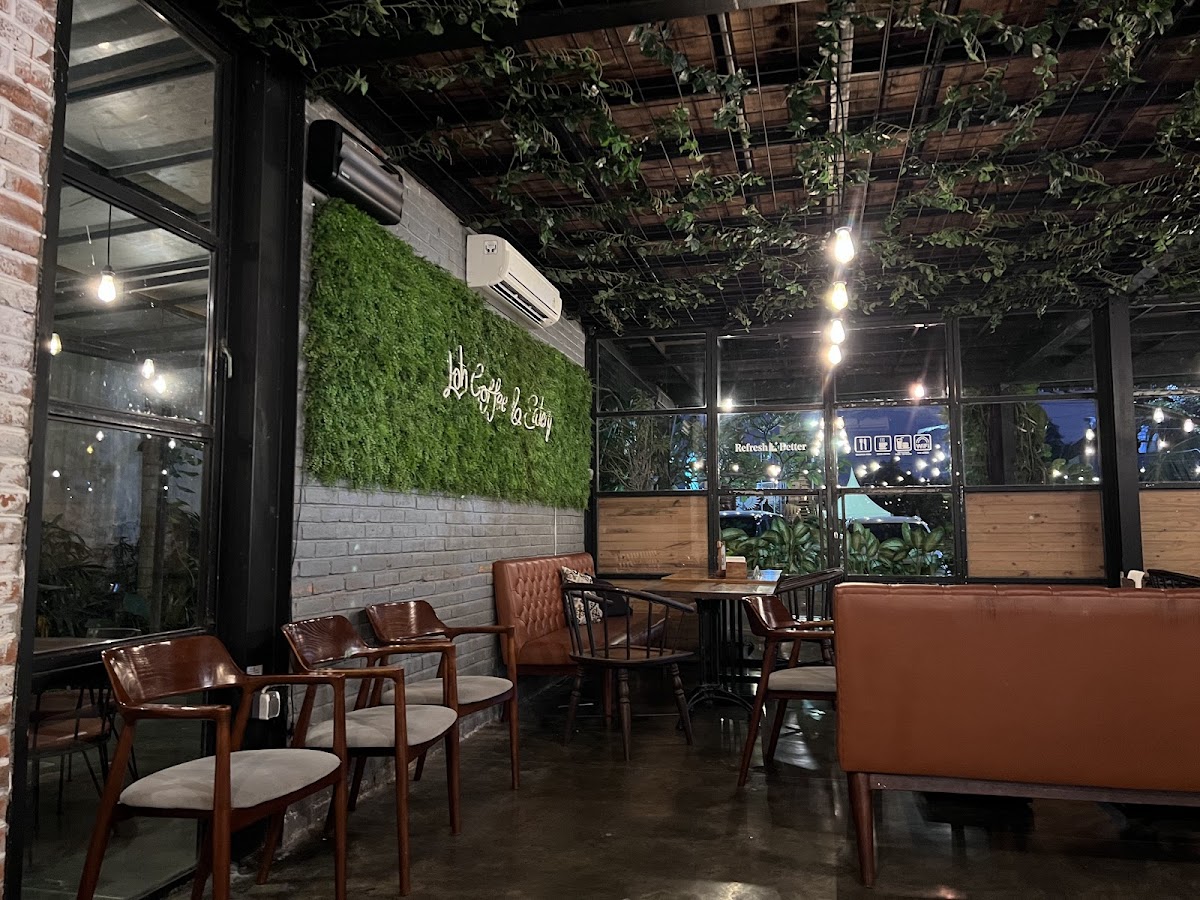 Loh Coffee & Eatery - Photo 2