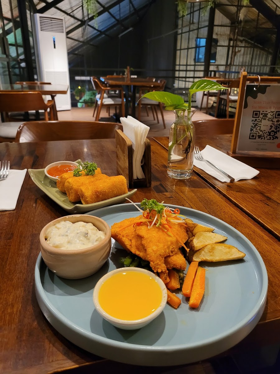 Loh Coffee & Eatery - Photo 5