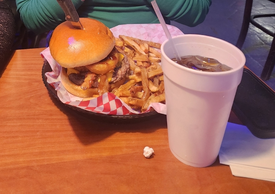 Lo-re-Lei Pub & Grill. - Photo 2
