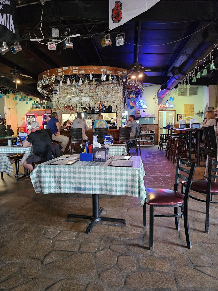Lo-re-Lei Pub & Grill. - Photo 3