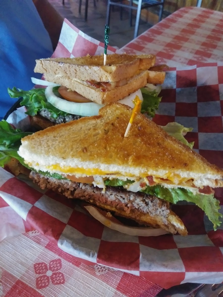Lo-re-Lei Pub & Grill. - Photo 6