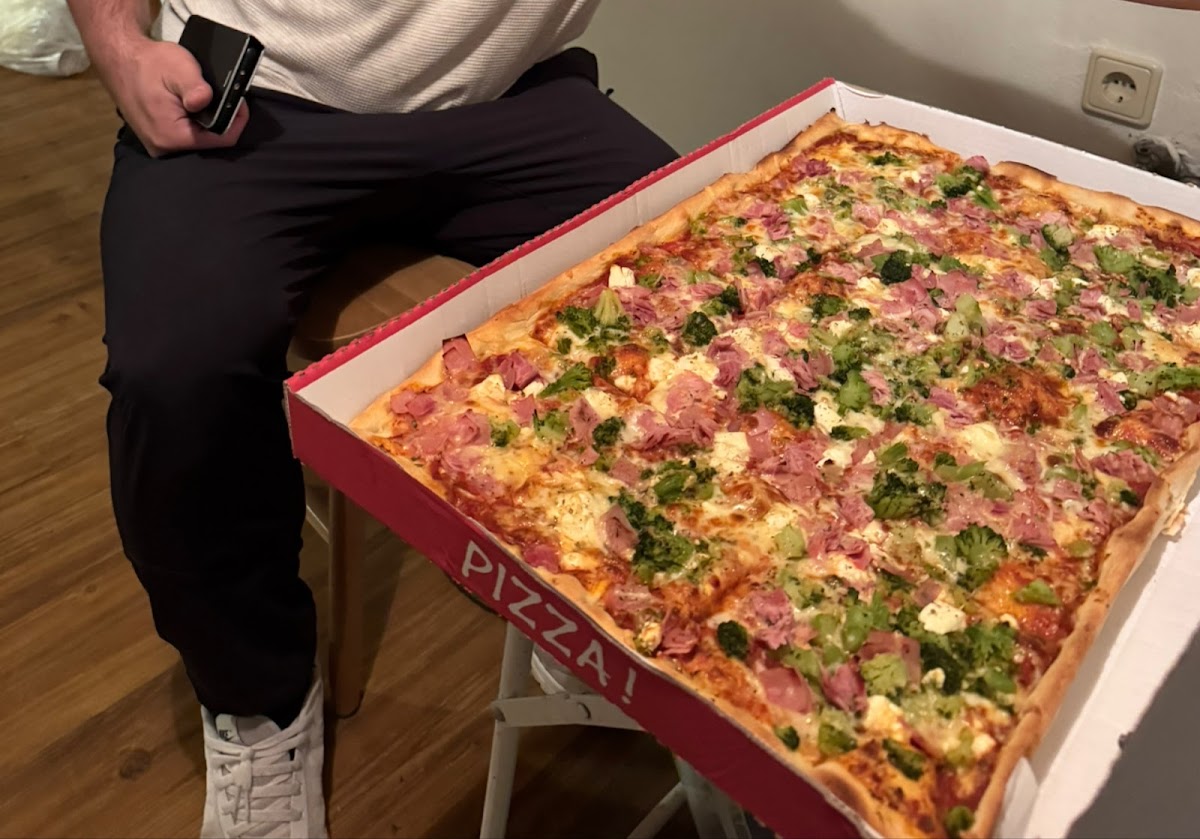 Pizzeria Yenis - Photo 8