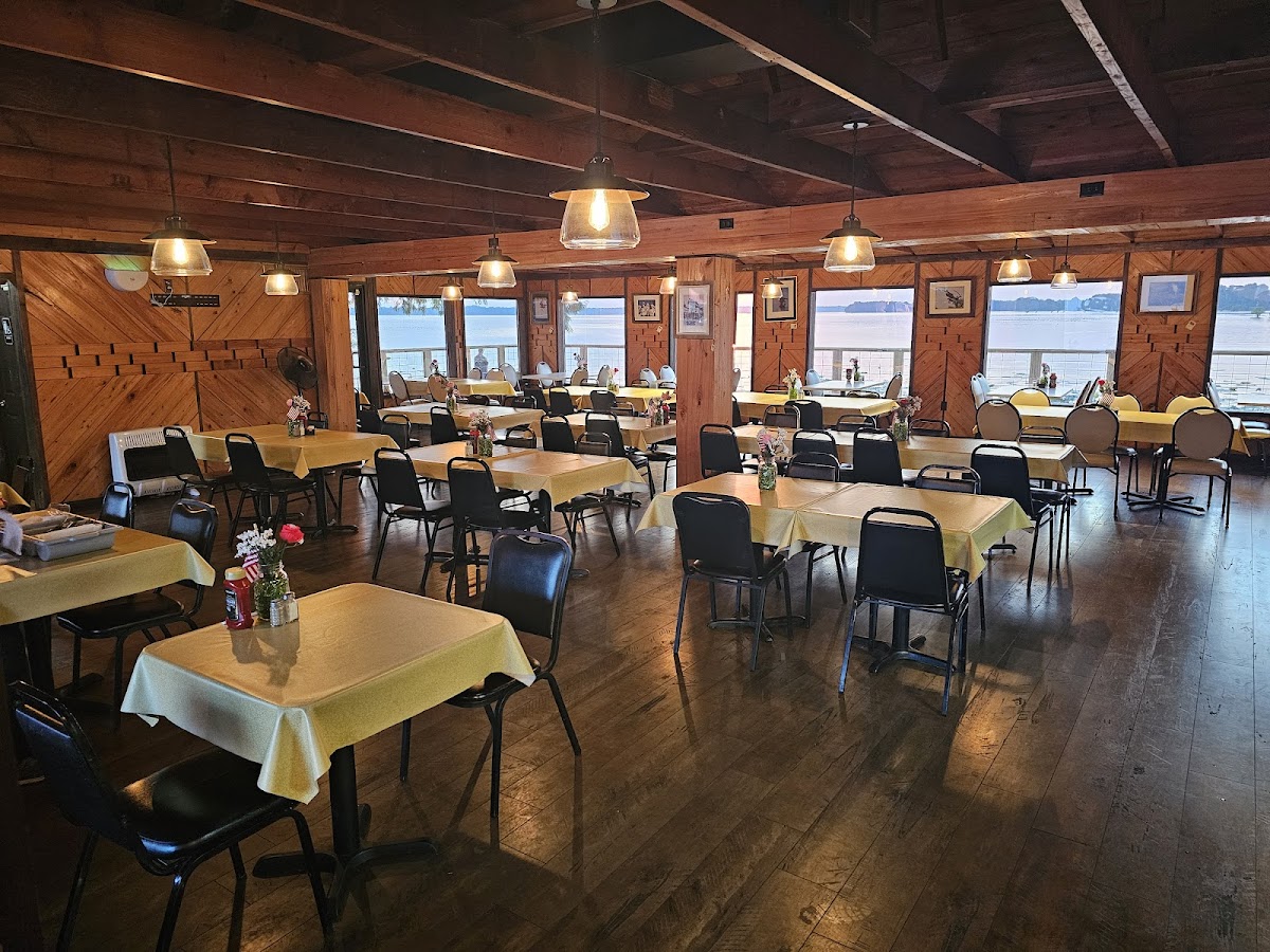 The Boat House Restaurant - Photo 2