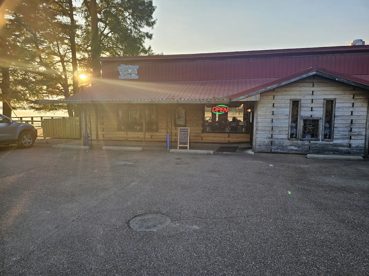 The Boat House Restaurant - Photo 5