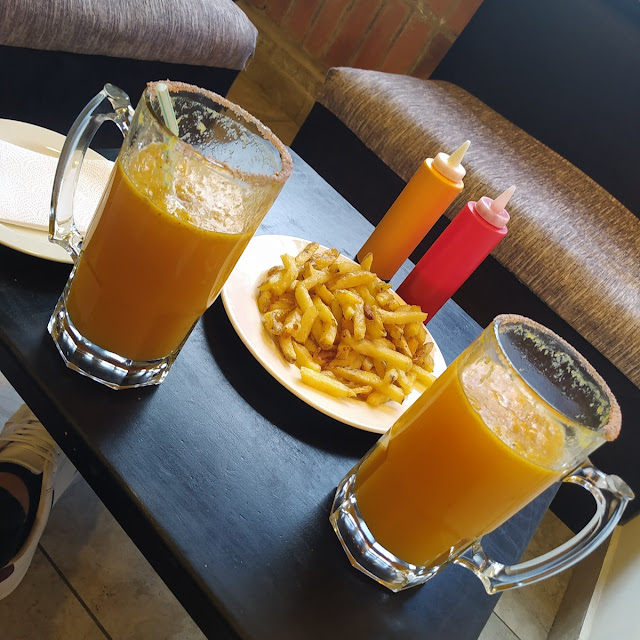 Michelada de Maracuya Con Papas Fritas