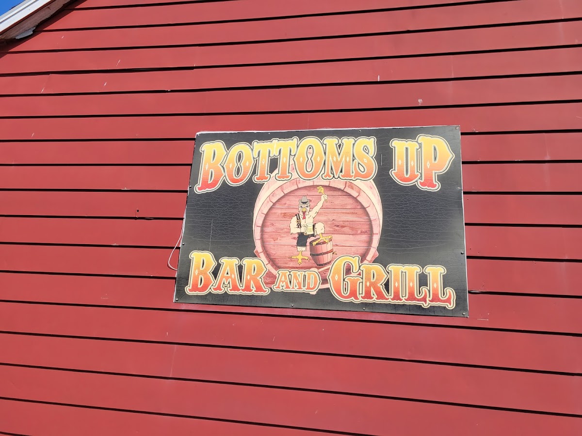 Bottoms Up Family Bar & Grill - Photo 2