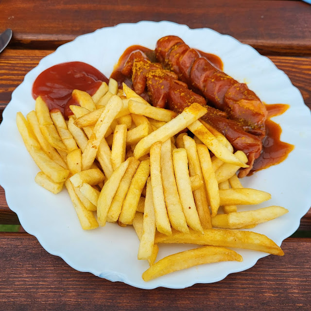 Currywurst Mit Pommes