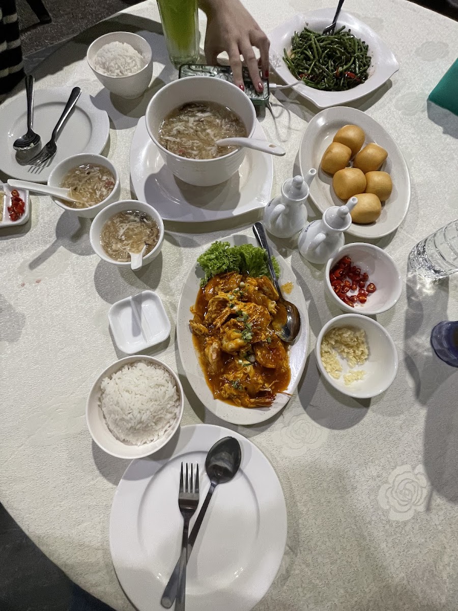 The Hidden Grove Seafood Restaurant - Photo 5