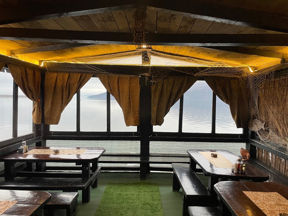 Lesendro Fish Restaurant (Local Cuisine)