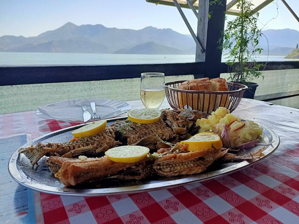 Lesendro Fish Restaurant (Local Cuisine) - Photo 8