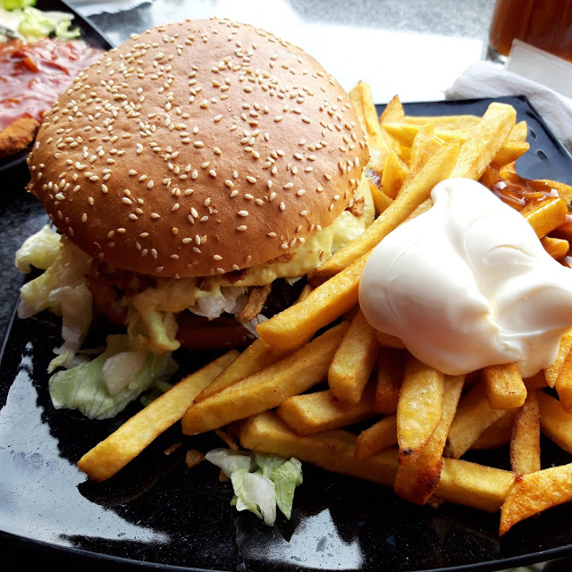 Giant Burger