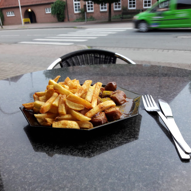 Curry Wurst Pommes Frites