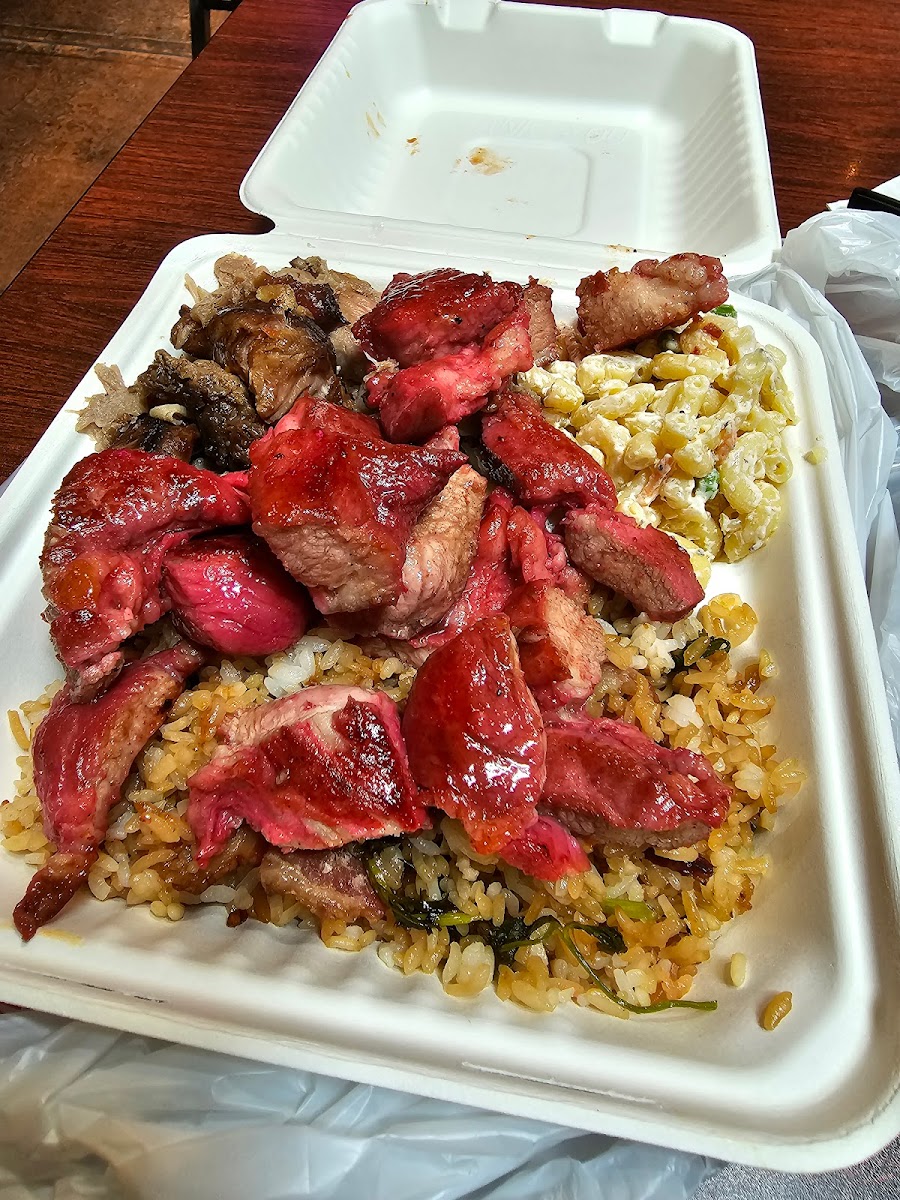 Hawaii FiveOThree Cafe - Photo 3