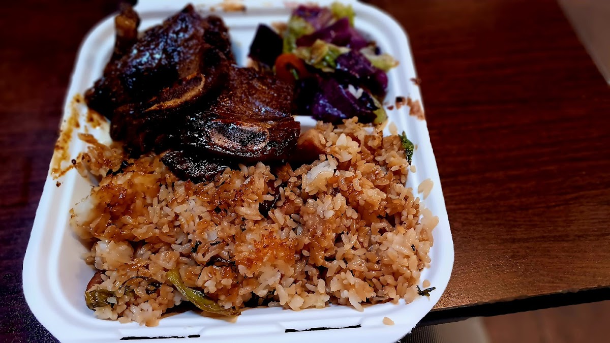 Hawaii FiveOThree Cafe - Photo 4