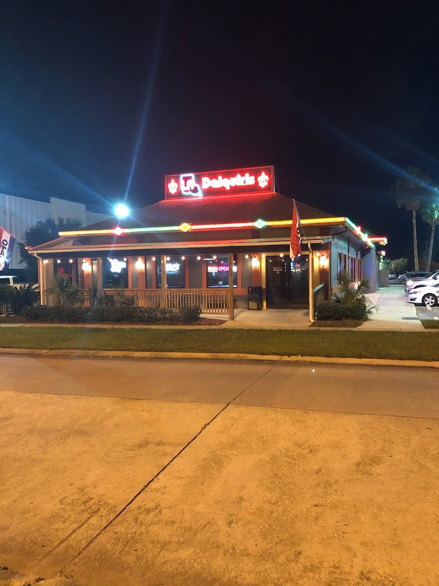 La Daiquiris Sports Bar & Grill - Photo 2