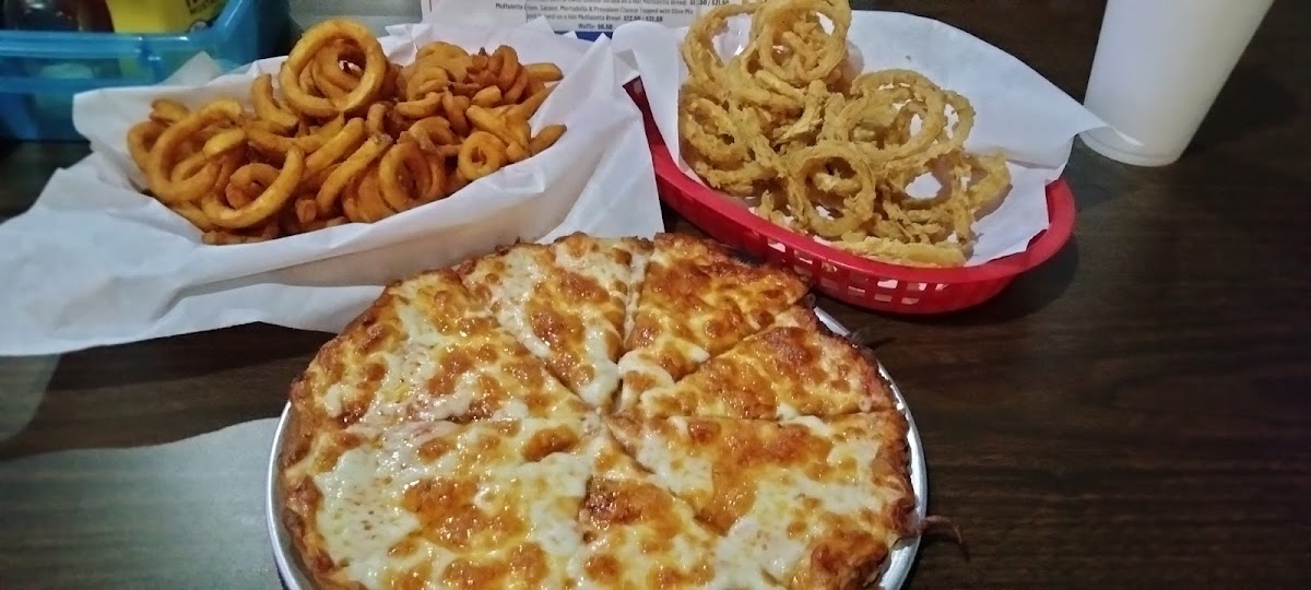 La Daiquiris Sports Bar & Grill - Photo 3