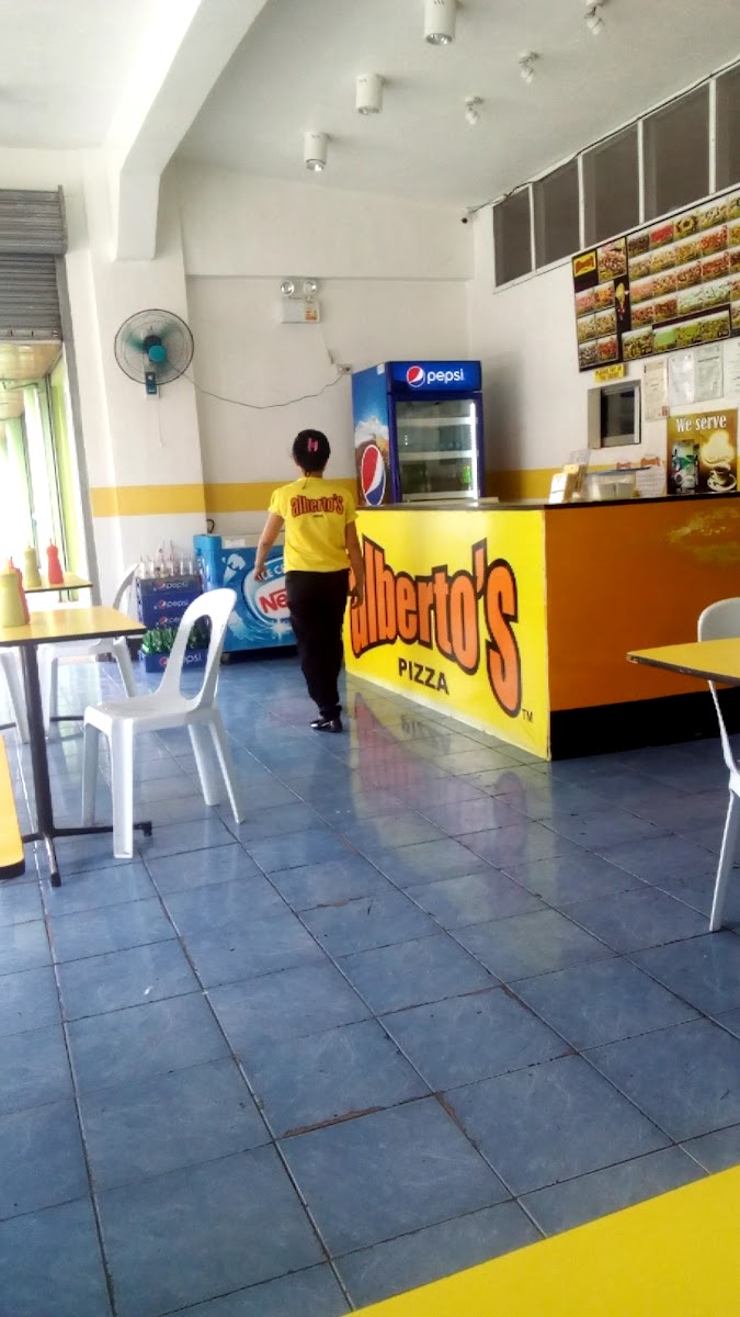 Alberto's Pizza Baybay - Photo 1