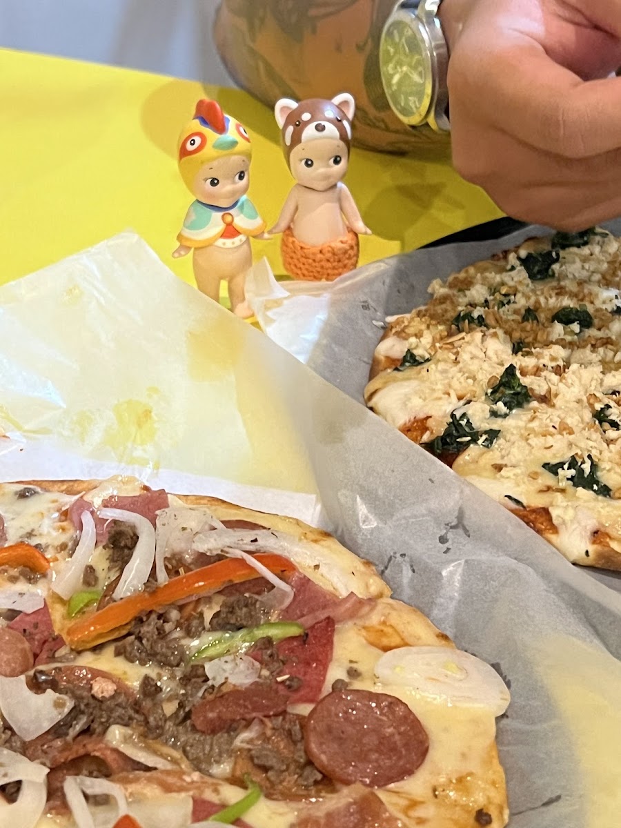 Alberto's Pizza Baybay - Photo 4