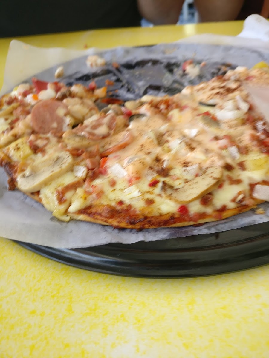 Alberto's Pizza Baybay - Photo 5