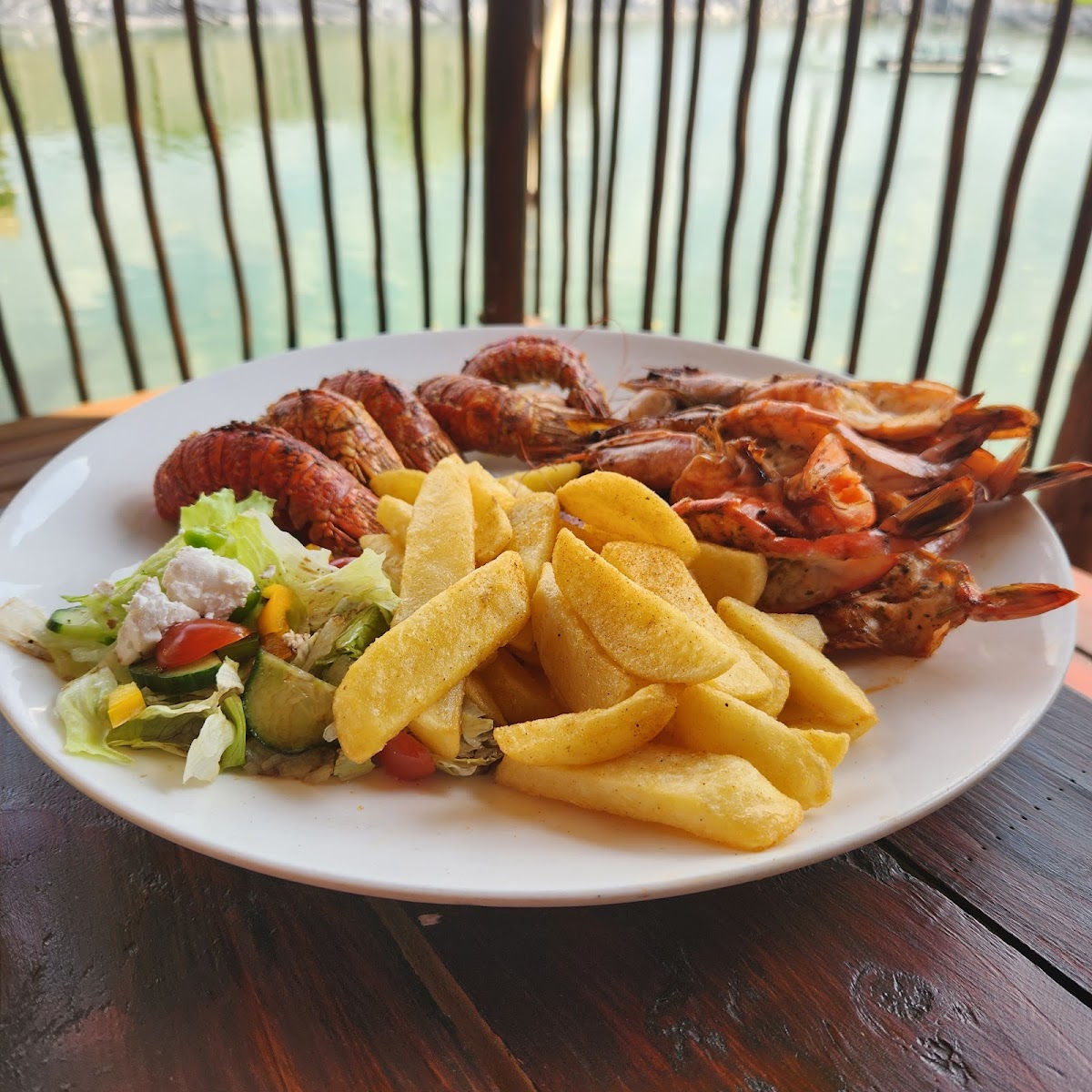Salmander Brits - Photo 1
