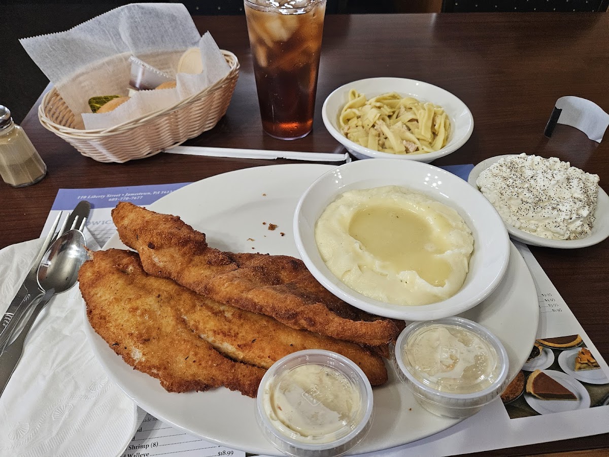 Bylers Family Restaurant - Photo 4