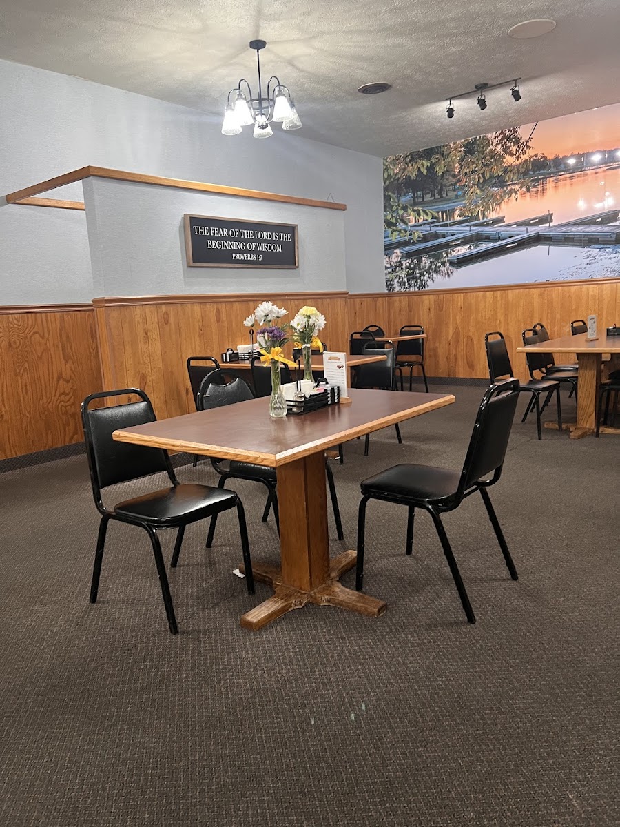 Bylers Family Restaurant - Photo 6