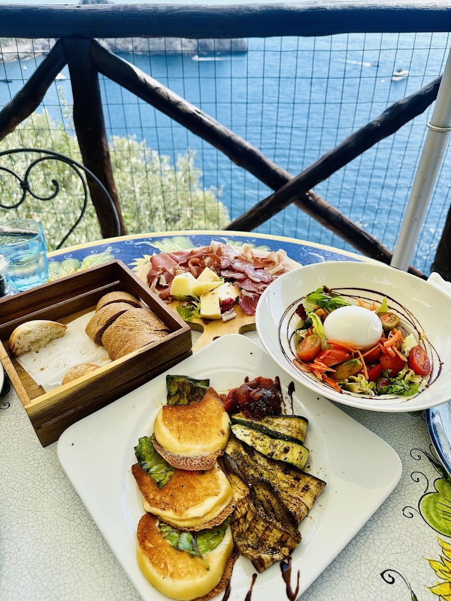 Calajanara Restaurant - Photo 3