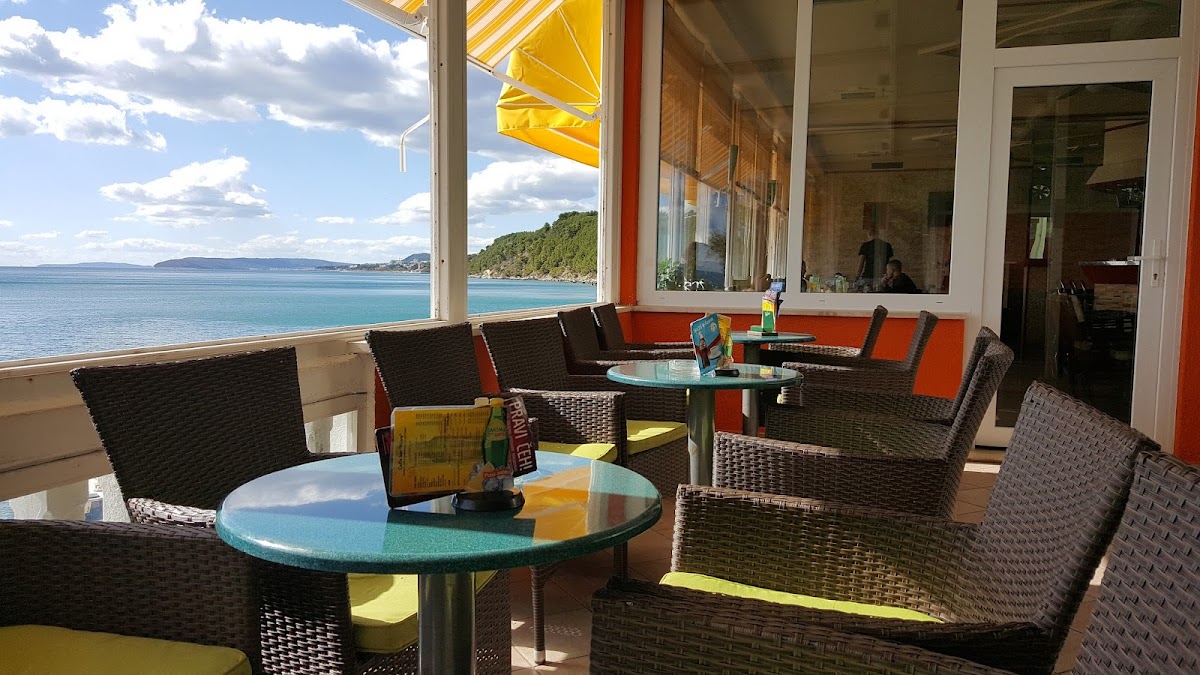 Caffe Bar More
